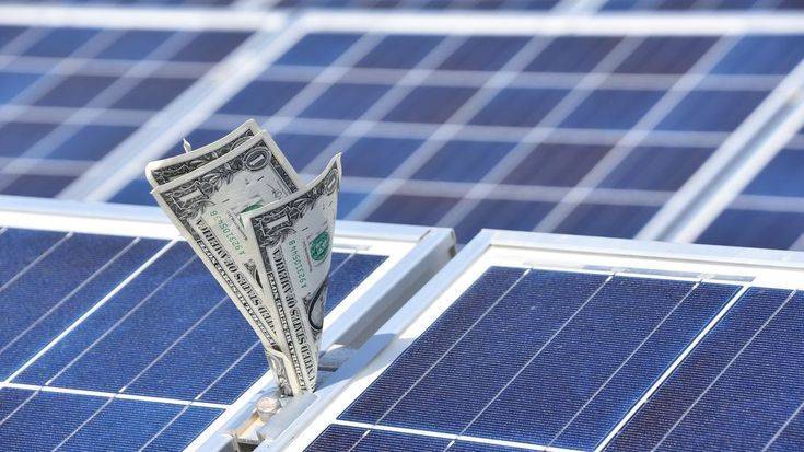 بررسی اقتصادی: آیا پنل خورشیدی واقعاً بهصرفه است؟ | سولاتک